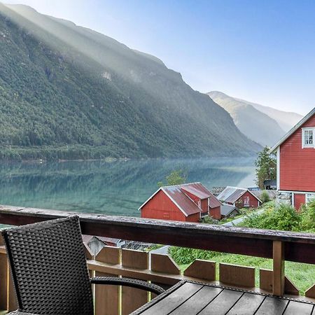 Cabin Alongside The Beautiful Fjaerlandsfjord Экстерьер фото