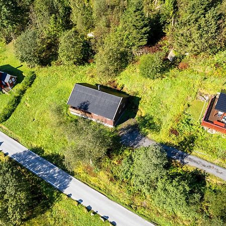 Cabin Alongside The Beautiful Fjaerlandsfjord Экстерьер фото