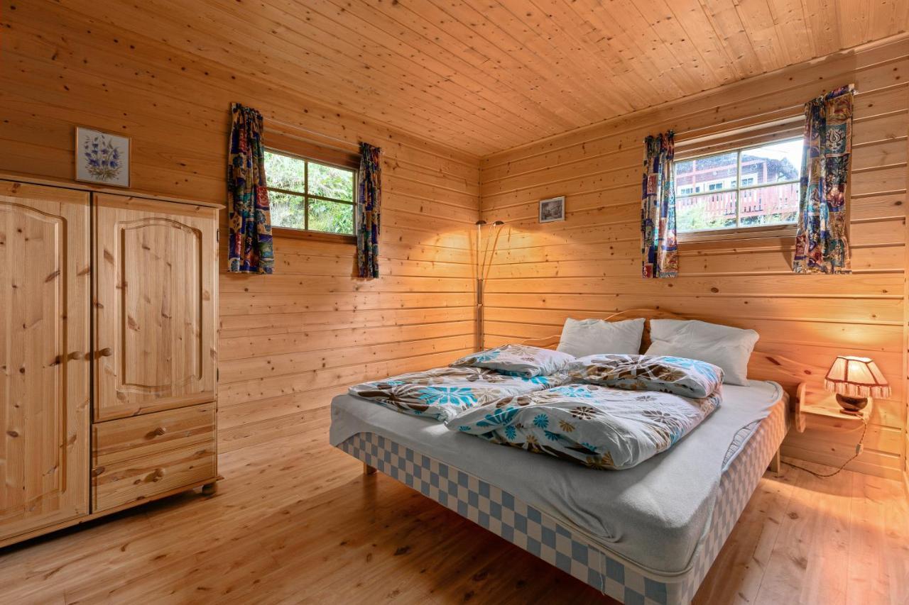 Cabin Alongside The Beautiful Fjaerlandsfjord Экстерьер фото