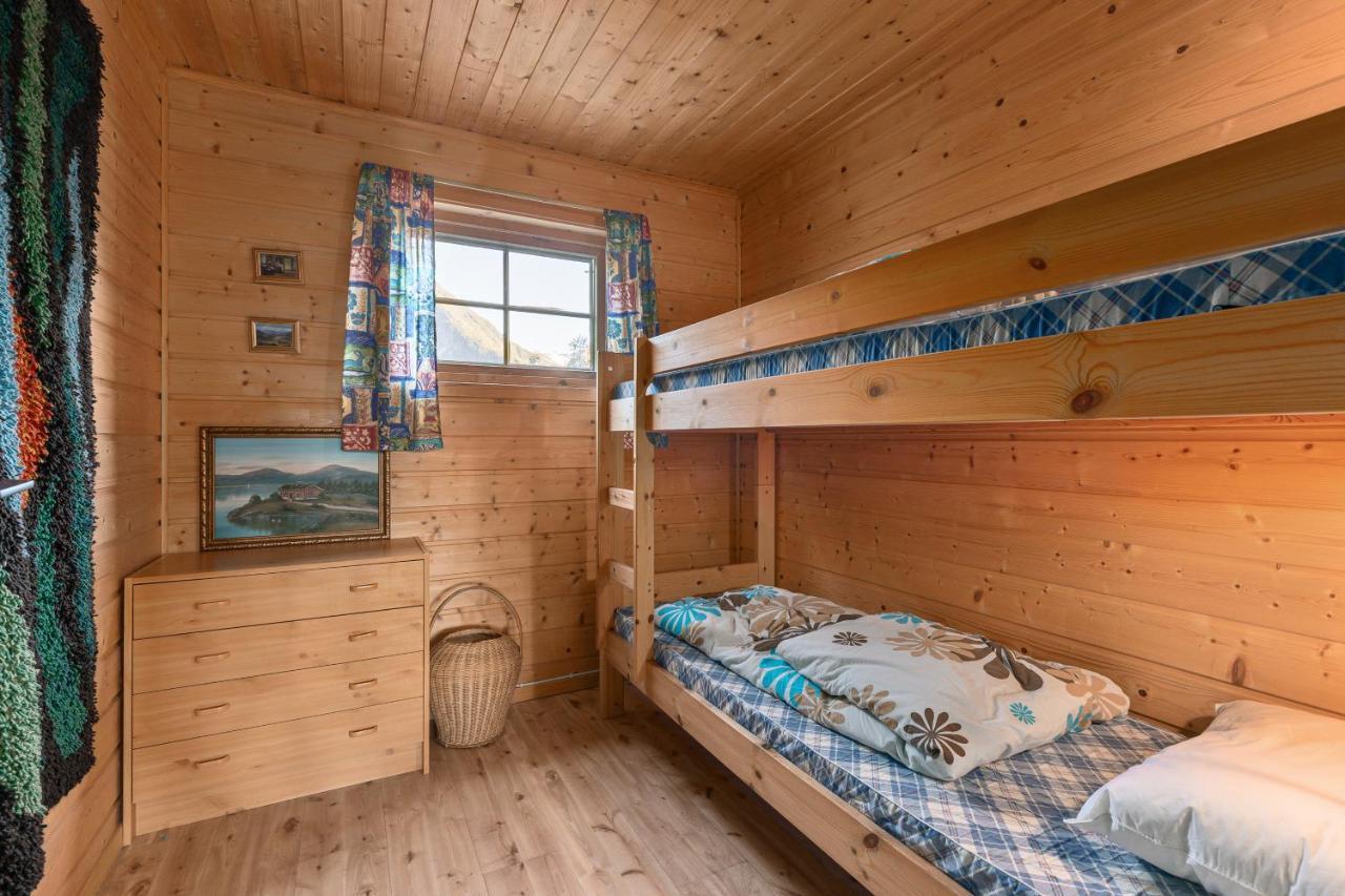 Cabin Alongside The Beautiful Fjaerlandsfjord Экстерьер фото