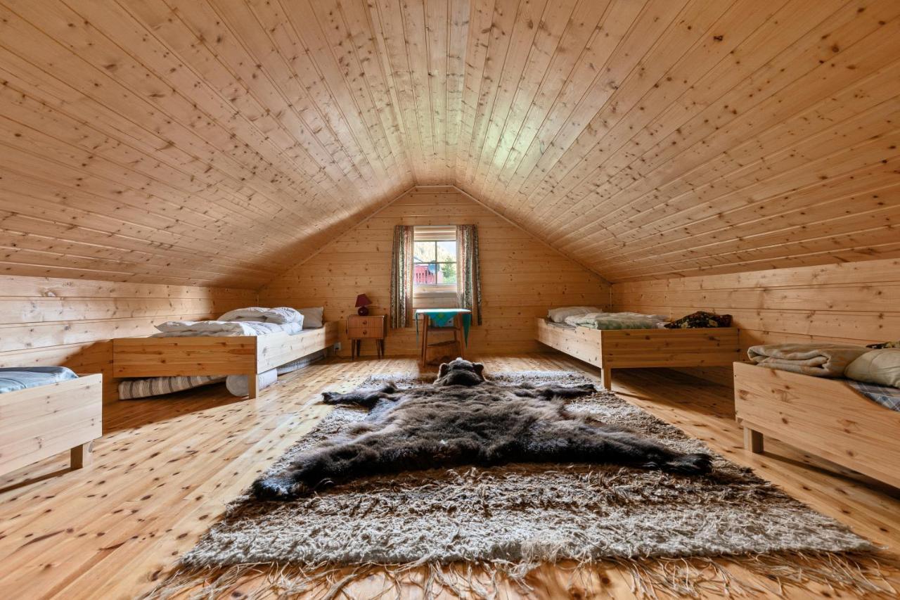Cabin Alongside The Beautiful Fjaerlandsfjord Экстерьер фото