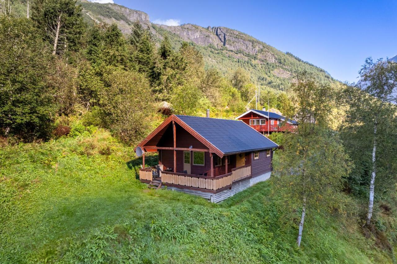 Cabin Alongside The Beautiful Fjaerlandsfjord Экстерьер фото