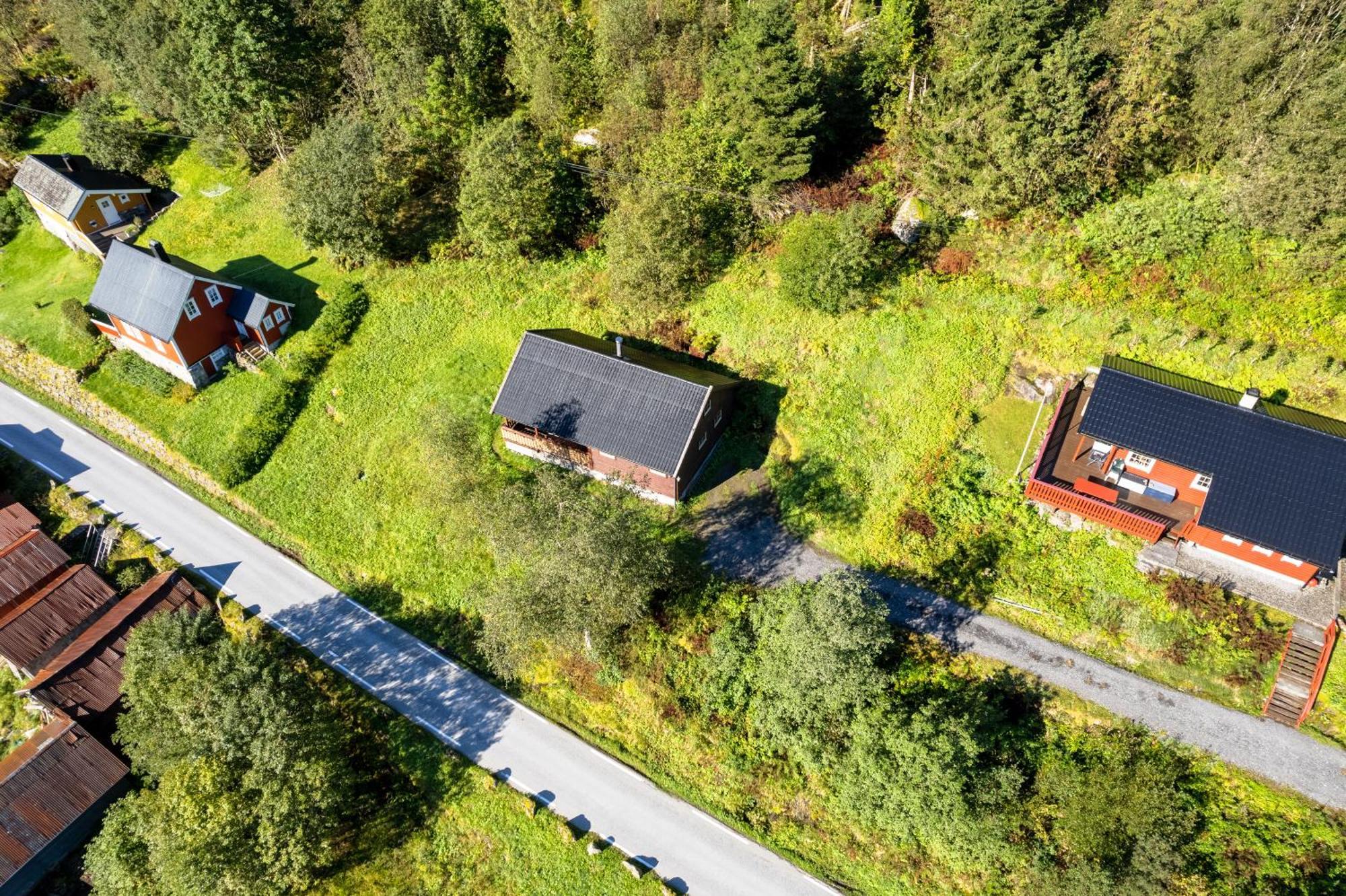 Cabin Alongside The Beautiful Fjaerlandsfjord Экстерьер фото