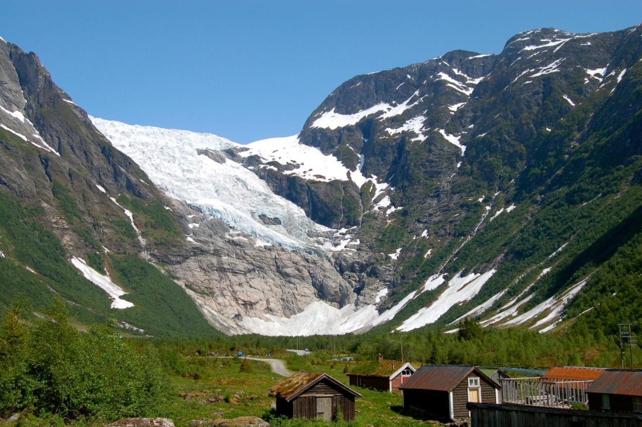 Cabin Alongside The Beautiful Fjaerlandsfjord Экстерьер фото